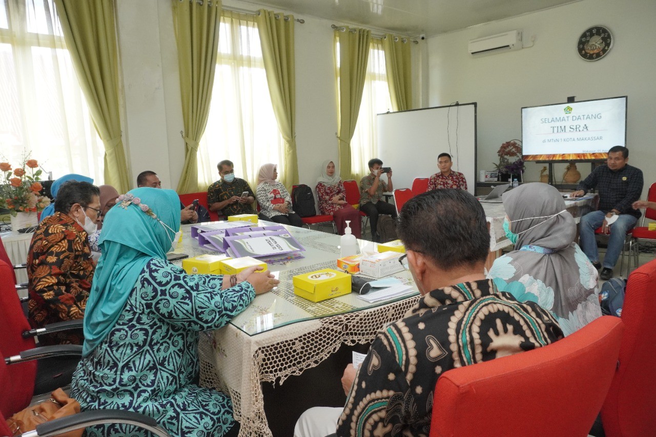 Asisten Deputi Perlindungan Anak Berkebutuhan Khusus Kemen PPPA dan Tim SRA Melakukan Kunjungan ke MTsN 1 Kota Makassar 