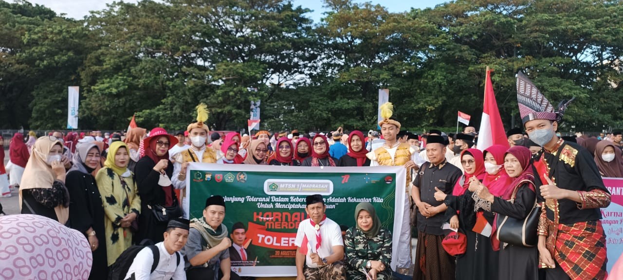 MTsN 1 Kota Makassar Ikut Serta Memeriahkan Karnaval Puncak Kegiatan Pekan Merdeka Toleransi Kementerian Agama Sulawesi Selatan 2022