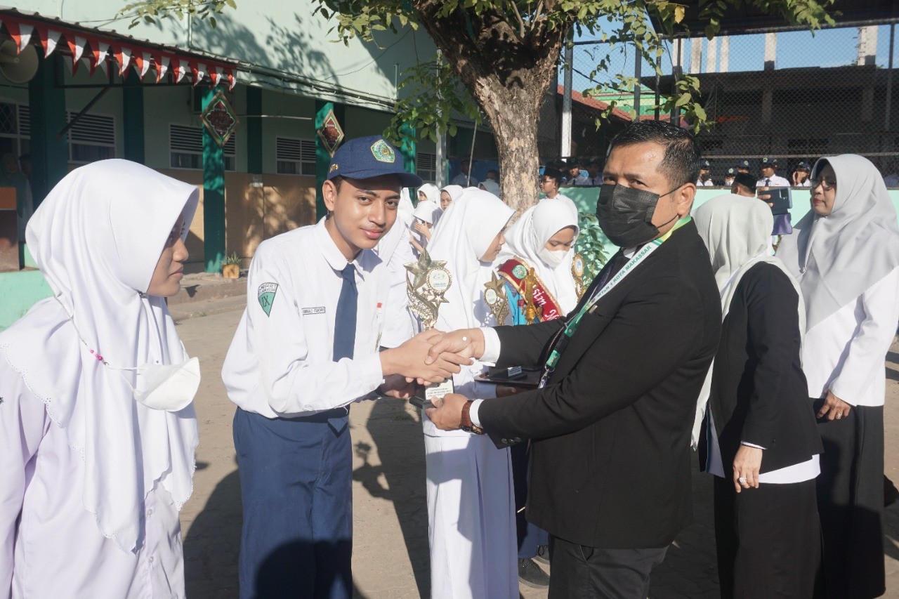 Siswa MTsN 1 Kota Makassar Berhasil Menyabet Gelar Juara Pada Olimpiade Bahasa Arab (OBA) Tingkat Provinsi dan Melaju ke Tingkat Nasional