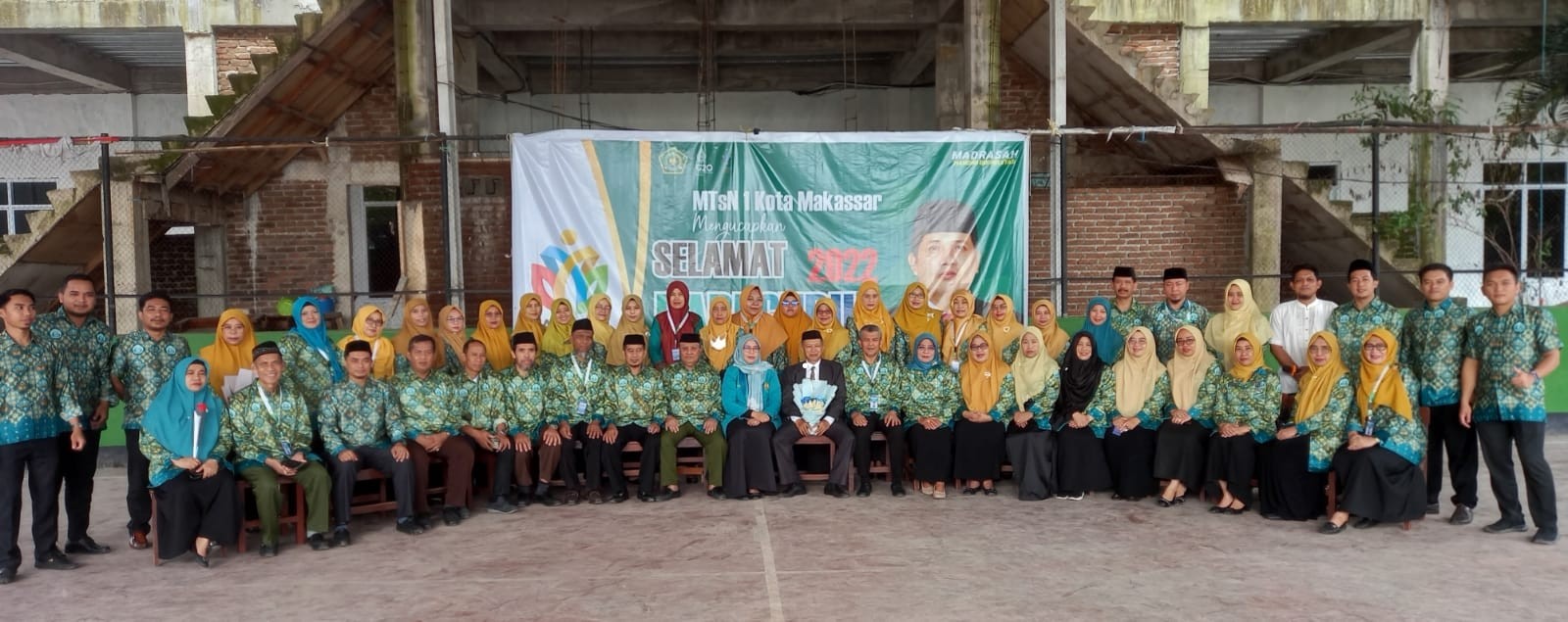 MTsN 1 Kota Makassar Memperingati Hari Guru Nasional (HGN) Tahun 2022 dengan Upacara dan Lomba antar Guru Mapel dan Pegawai