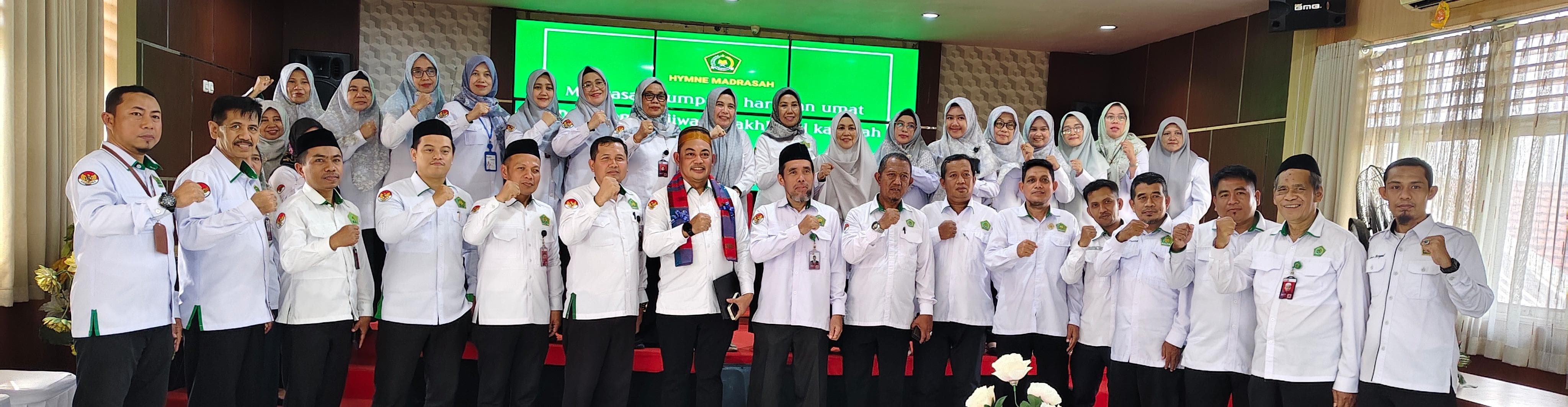 Talkshow Bersama Kasubdit Kurikulum Kemenag RI di MTsN 1 Kota Makassar