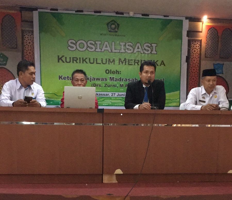 MTsN 1 Kota Makassar Melaksanakan Sosialisasi Kurikulum Merdeka Belajar Bersama Ketua Pokjawas Nasional Kementerian Agama RI