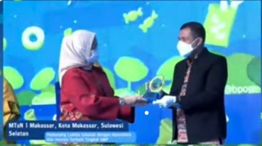 MTsN 1 Kota Makassar Meraih Juara 1 Nasional Lomba Sekolah PJAS Aman yang Diselenggarakan oleh BPOM RI