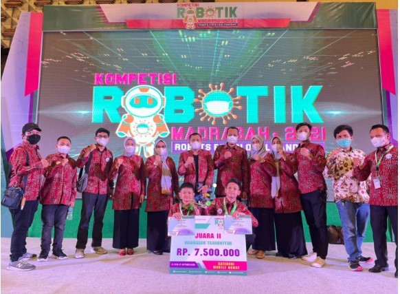 MTsN 1 Kota Makassar Berhasil Meraih Juara 2 Nasional dalam Ajang Madrasah Robotic Competition (MRC) 2021