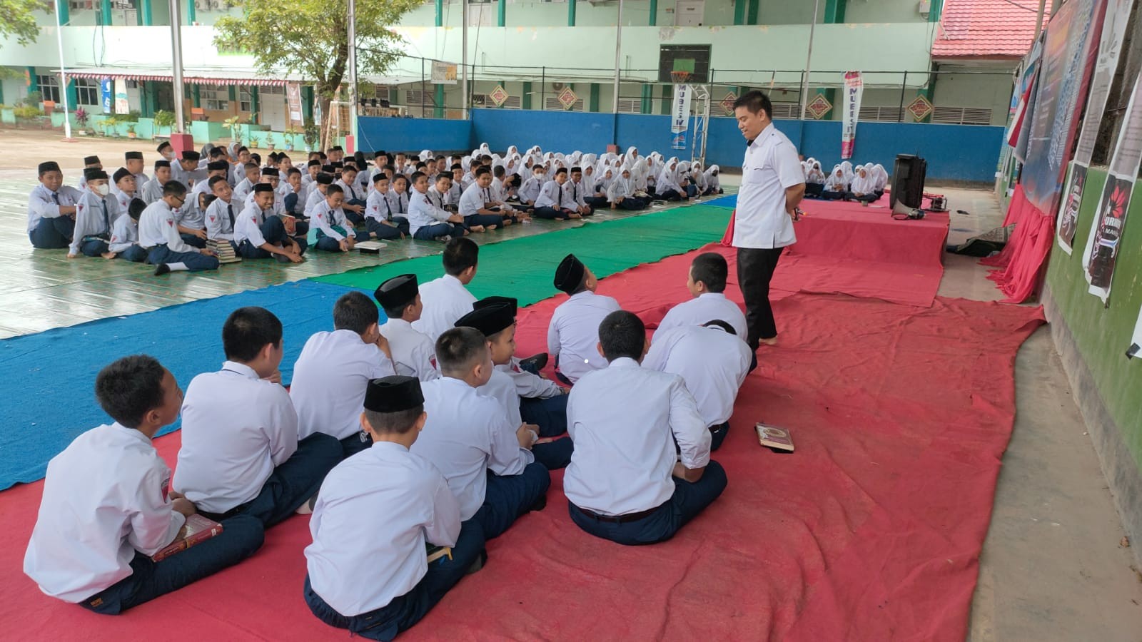 Meraih Berkah di Bulan Suci, MTsN 1 Kota Makassar Melaksanakan Kegiatan Amaliah Ramadhan 