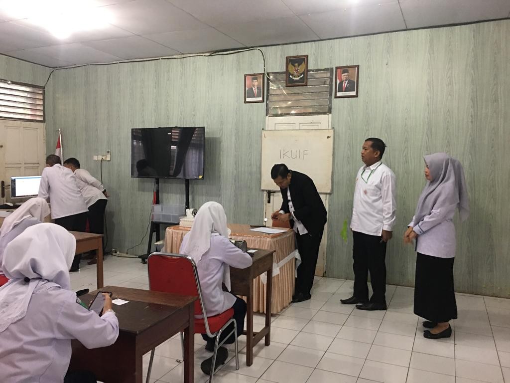 MTsN 1 Kota Makassar Melaksanakan Assesmen Madrasah Berbasis CAT Semester Genap Tahun Ajaran 2022/2023