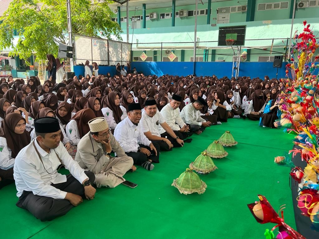 MTsN 1 Kota Makassar Menyelenggarakan Acara Peringatan Maulid Nabi Besar Muhammad SAW Tahun 1445 Hijriah/ 2023 Masehi