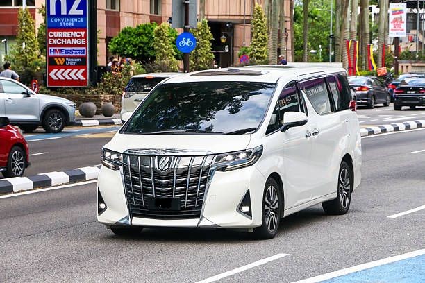 Ingin Jalan-Jalan Keliling Jakarta Pakai Alphard? Gampang Banget!